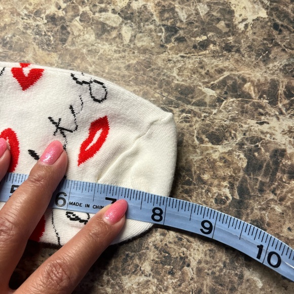 Stylish White and Red Patterned 💄 Socks. Gently worn. - Picture 2 of 3